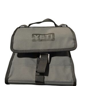 Yeti daytrip lunch bag in color charcoal